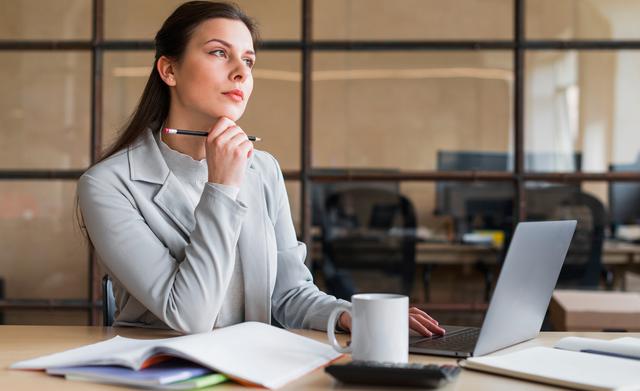 FOTO 2 | 2. Usa tu llamado interior. Deja de buscar respuestas fuera de ti. Sólo hay una: sé la persona para la que naciste. Puedes encontrar muchos ejercicios en Internet para identificar tu vocación, pero no los necesitas. En el fondo tú ya sabes lo que te hace sentir vivo, sólo tienes que poner atención. (Foto: Freepik)