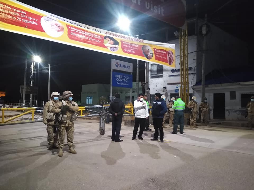 El gobernador de Puno Agustín Luque Chayña llegó a Desaguadero para verificar el cierre de la frontera entre Perú y Bolivia, en el marco del Estado de Emergencia Nacional.