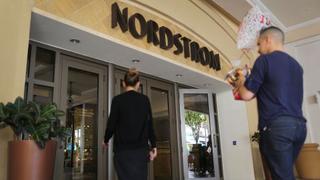 Donald Trump critica a Nordstrom por haber retirado la marca de su hija Ivanka