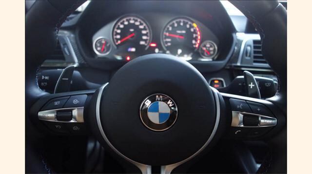 1. El estándar sigue siendo manual. Gracias BMW por ser una de las pocas empresas automotrices que (1) siguen haciendo transmisiones manuales y (2) la ofrecen como estándar. (Foto: Bloomberg)