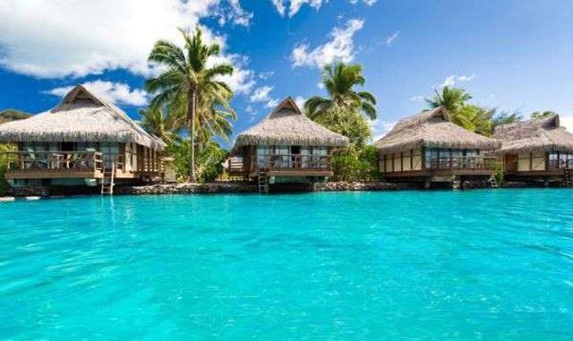 MALDIVAS. Las Maldivas, oficialmente denominadas como la República de Maldivas, son un país insular situado en Asia meridional, en pleno océano Índico. El simple enunciado de la palabra "Maldivas" lleva a la mente imágenes de aguas cristalinas d