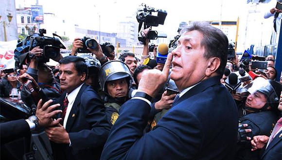 El ex presidente Alan García permanece dentro de la residencia del embajador de Uruguay a la espera de la decisión de Uruguay. (Foto: Agencia Andina)