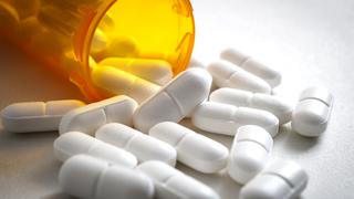 Cadenas farmacéuticas se enfrentan a primer juicio por epidemia de opioides en EE.UU.