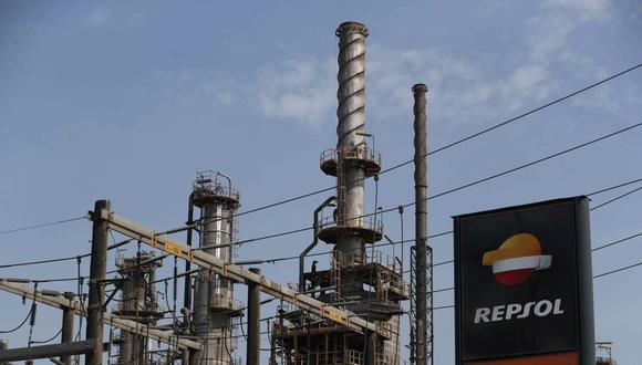 OEFA indicó que la sanción a Repsol puede ir de manera sucesiva hasta que la compañía petrolera acredite su cumplimiento. (Foto: EFE)