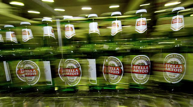 Stella Artois. Es una cerveza ligera elaborada en Bélgica desde el siglo XII para beberla en Navidad, de ahí el nombre de Stella. Ahora también se produce en Reino Unido, Australia y Ucrania.