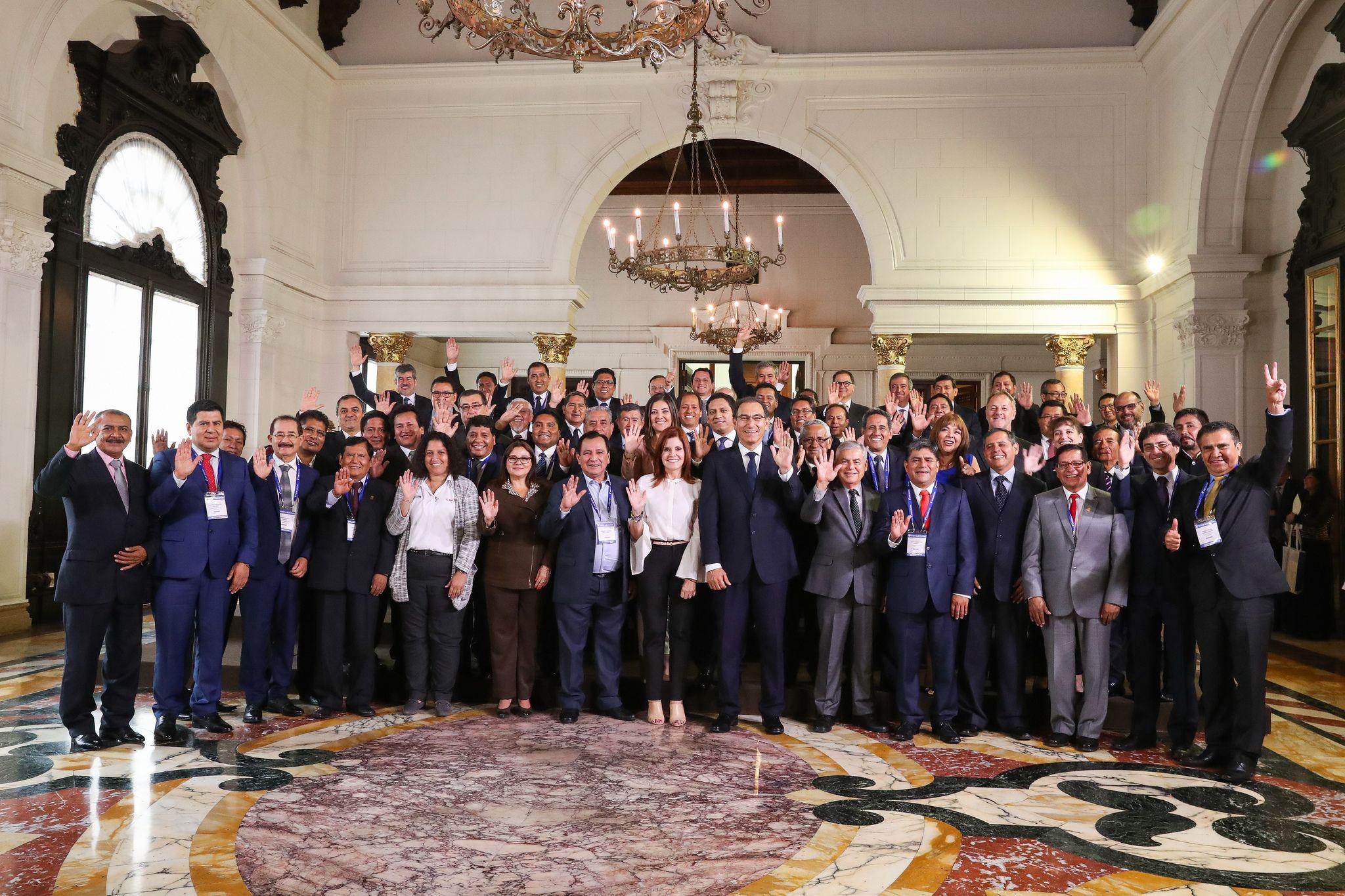 Recientemente el presidente Martín Vizcarra se reunió con los nuevos presidentes regionales. (Foto: Presidencia)