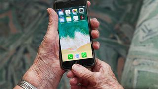 Smartphone apto para adultos mayores: cómo configurar el móvil para que lo puedan usar sin problemas