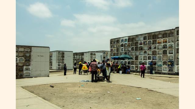 Se calcula que hay más de 300 mil personas que reposan en tumbas y mausoleos.(foto: Diana Chávez).