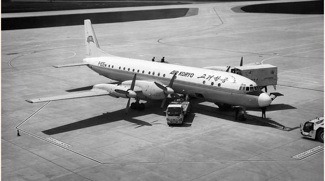 Quince naves en servicio, esa es toda la flota con que cuenta Air Koryo. La línea aérea está tratando de remodelar sus vehículos aunque las sanciones en Europa y Estados Unidos la obligan a mirar al mercado ruso,ya que no puede negociar ningún acuerdo ni 