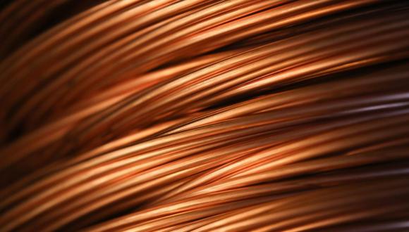 El cobre también se vio bajo presión debido a que un feriado de ocho días en China dejó al margen al mayor consumidor del metal.