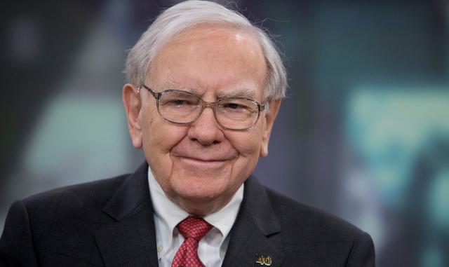 FOTO 3 | 3. Gastas todo lo que tienes. Acabas de recibir un cheque y ya estás tentado en comprar un coche lujoso. La gente “rica” sabe vivir discretamente y no arrasar con todos sus ingresos. Por ejemplo, Warren Buffet vive en una casa modesta y maneja coches prácticos.