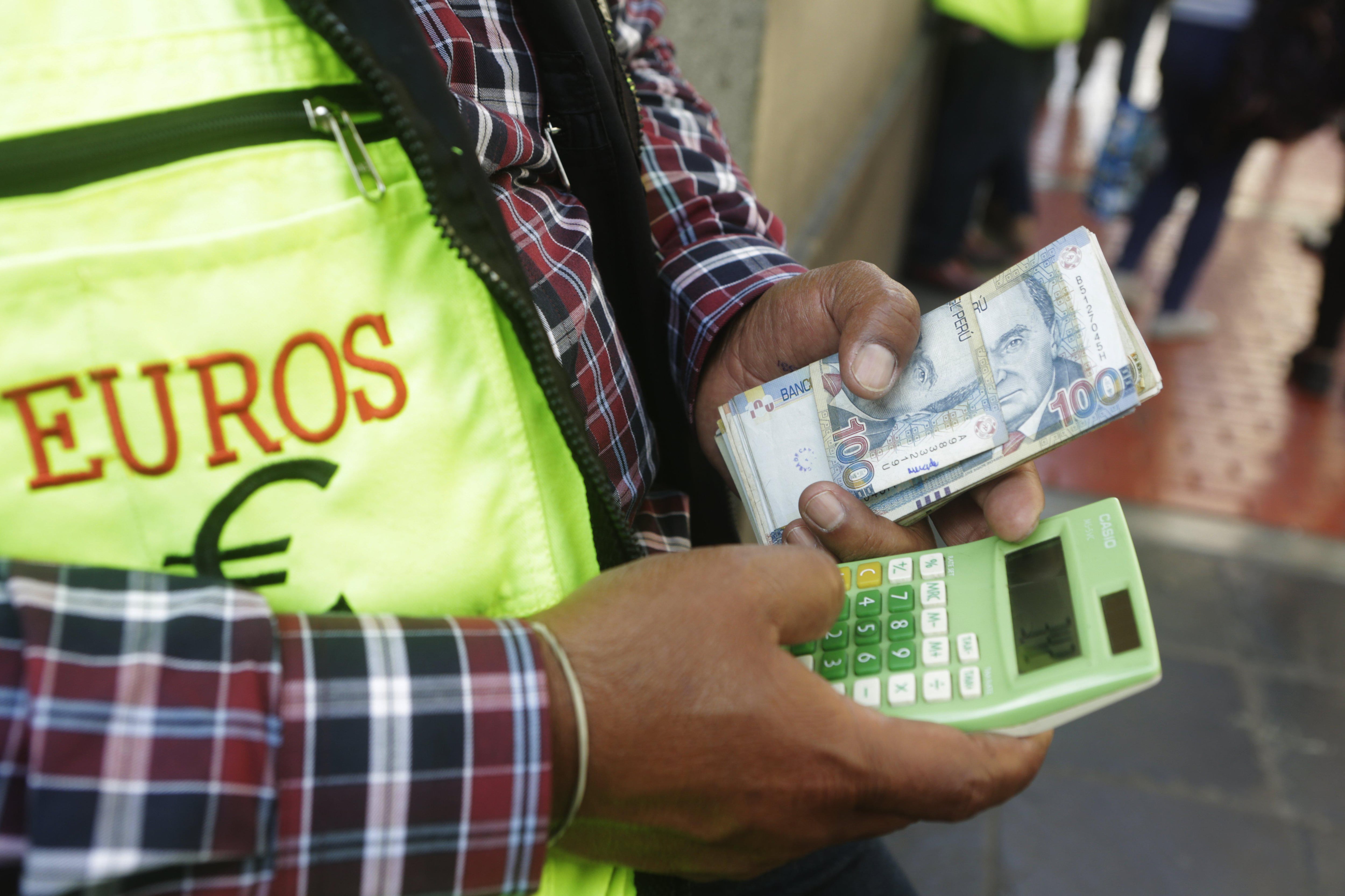 Ante la prohibición de los cambistas en las calles, conozca en esta galería alternativas para cambiar dinero. (Foto: GEC)