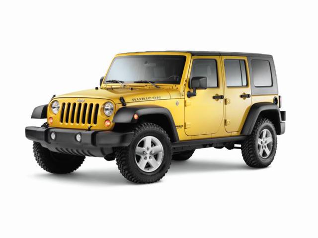 14. WRANGLER UNLIMITED (2007). También descendiente del Willys MB, posee un diseño más moderno sin perder el estilo único de Jeep. Cuatro puertas con las clásicas de la marca Jeep como bengalas, ruedas trapezoidales y la icónica parrilla de siete ranuras.