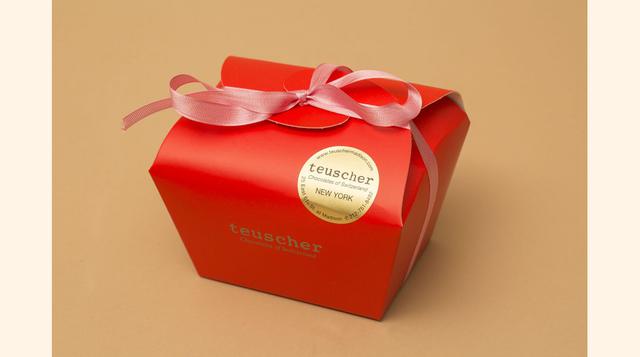 6. Teuscher, Nine-Piece Box of Dark Chocolate Truffles, US$ 38.95. "Es muy denso”, dijo. A Krader no le gustó la trufa: “no es mi favorito”, dijo, pero reconoció que a muchos les gustaría. Más información en Teuscher.com (Foto: Bloomberg)