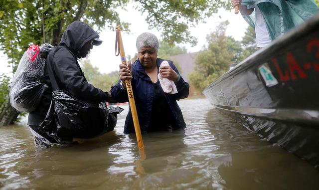 FOTO 4 | El alcalde de Houston decidió no ordenar evacuar antes de la tormenta, temiendo crear una situación de caos en las carreteras. Las autoridades locales se vieron abrumadas por la magnitud de las inundaciones que obligaron al cierre de dos aeropuer