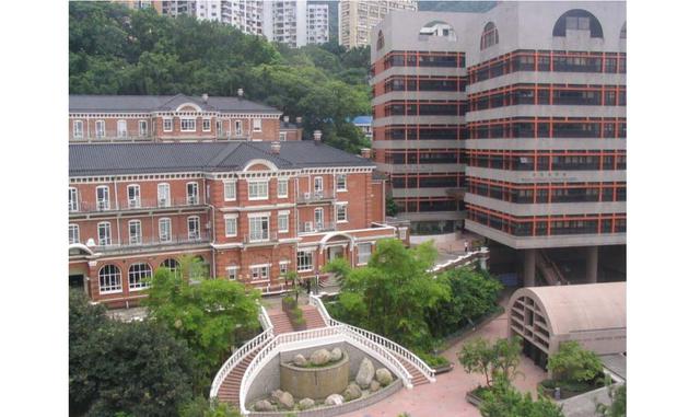 Universidad de Hong Kong. Fundada en 1911, la Universidad de Hong Kong es una de las instituciones más antiguas del país. La puntuación que han obtenido es de 80,7.