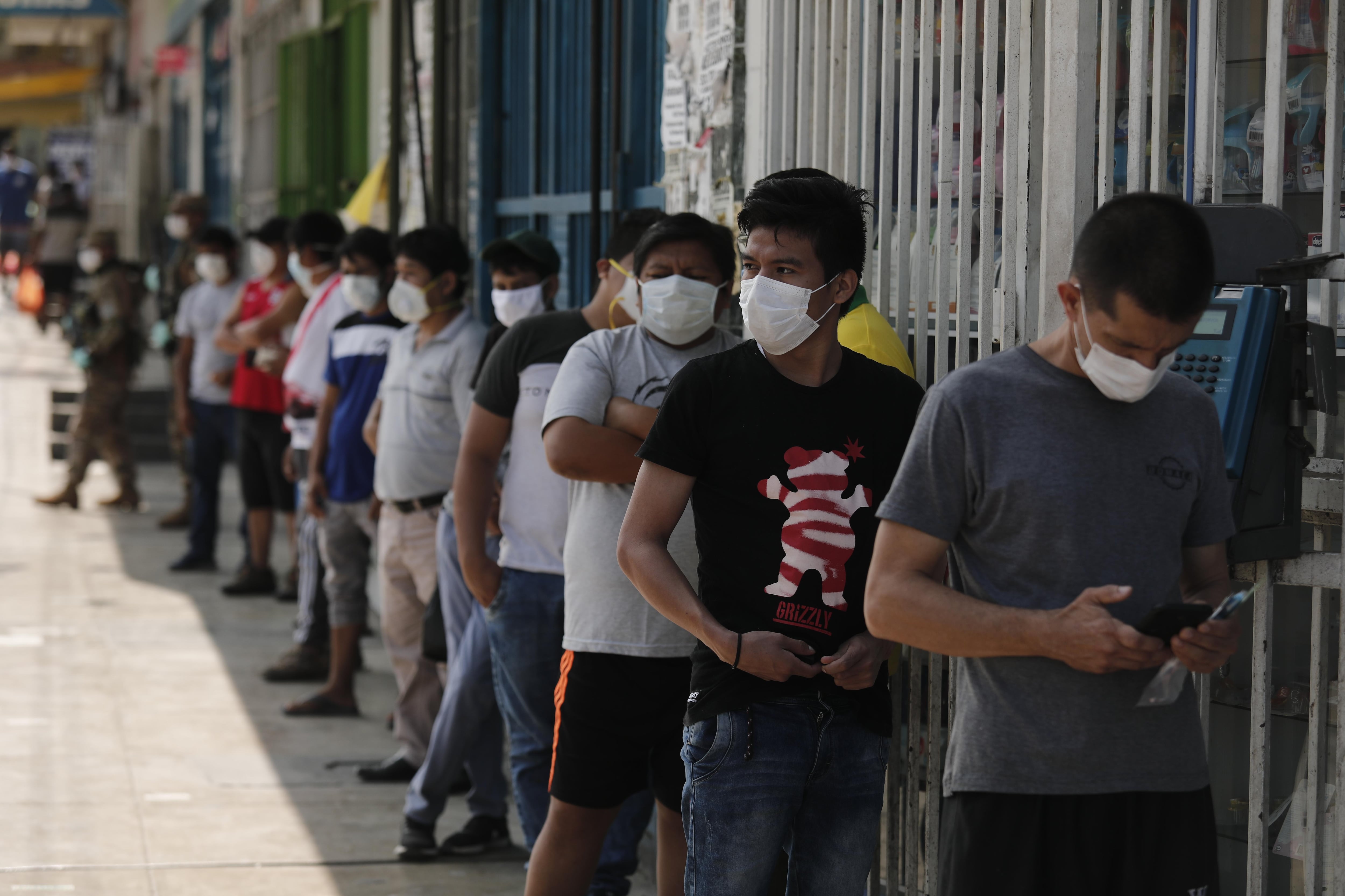 Número de personas infectadas con COVID-19 subió este miércoles. (Foto Leandro Britto/GEC)