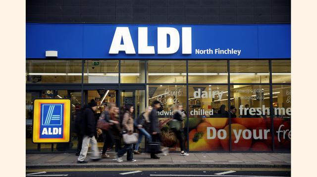 Aldi (Alemania). La creciente competencia está obligando a la cadena mundial de supermercados de descuento a repensar su modelo de venta de productos de marca. La marca está valorizada en US$ 2,940 millones. (Foto: Bloomberg)