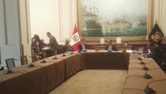 Así lucía la Comisión de Defensa al inicio de la sesión, donde asistió el ministro del Interior, Carlos Morán. (Foto: @kikesitov67)