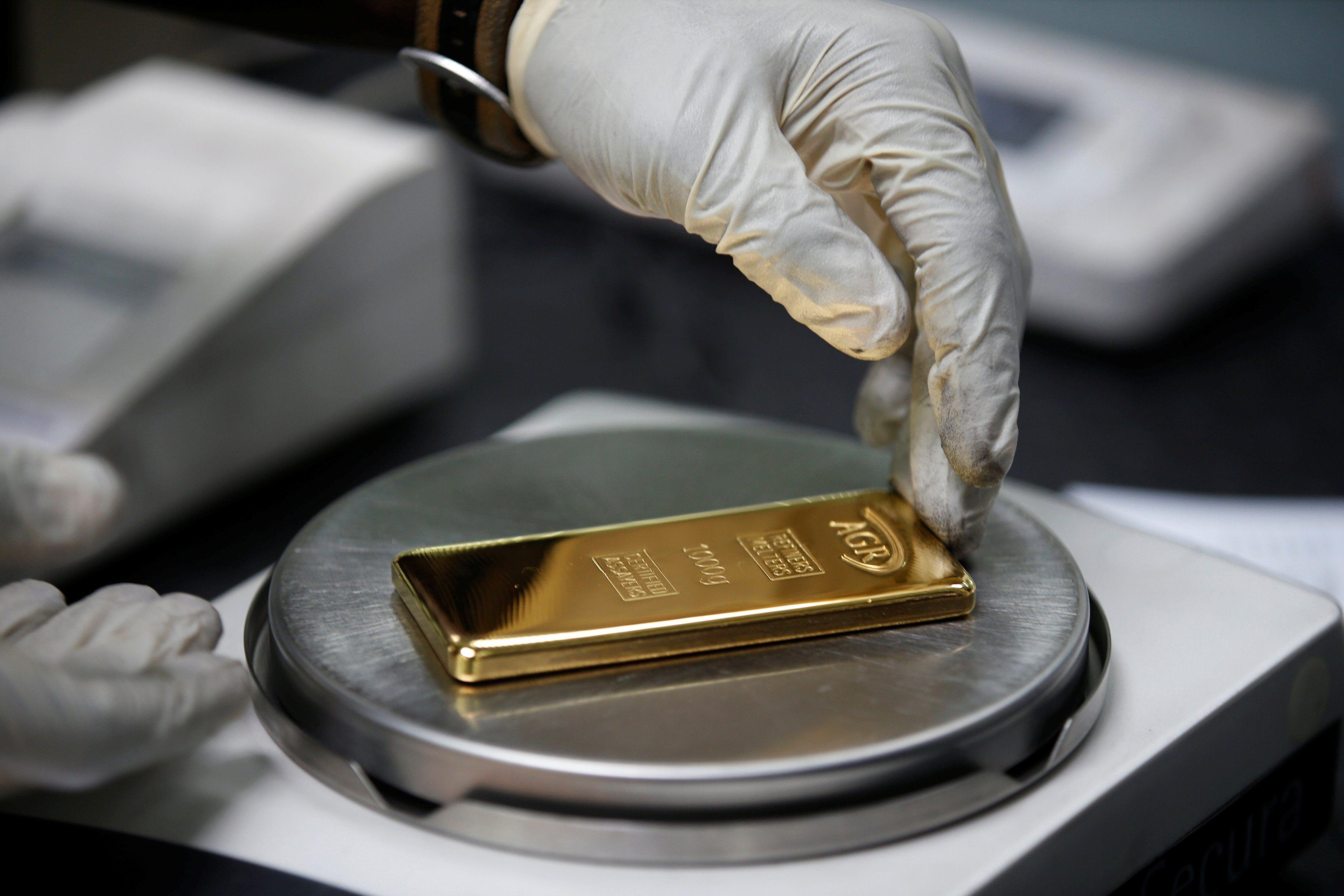 Los precios del oro subían el lunes. (Foto: Reuters)