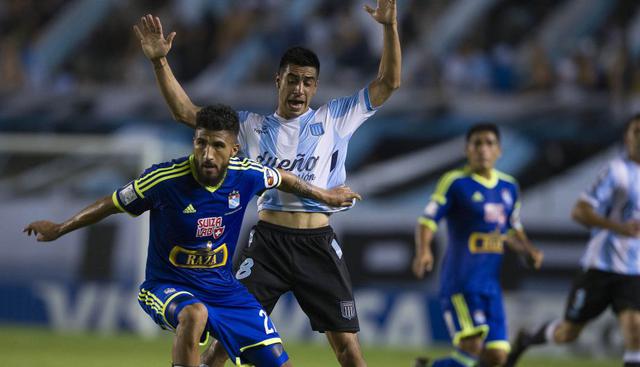Washington Camacho | Washington Camacho se encarga de cerrar la volante de Racing. Este uruguayo, nacionalizado argentino, cuesta más de 700 mil dólares. (AFP)