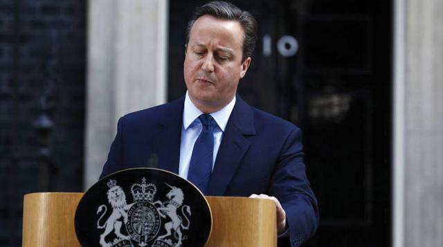 24 de junio. Tras conocer los resultados, Cameron anuncia su intención de dimitir en octubre.