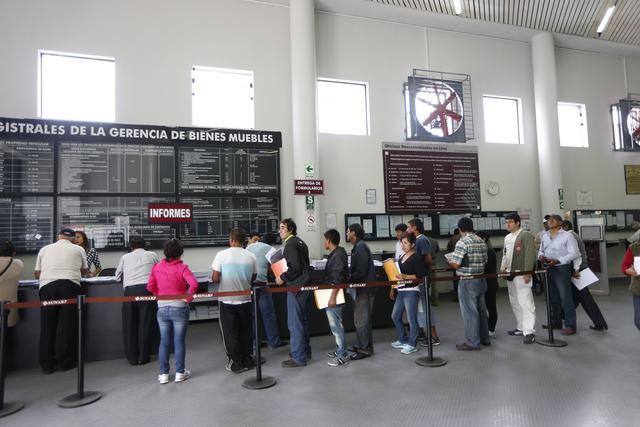 Una vez que el título de compraventa del inmueble es revisado por el registrador público, este puede extender las siguientes respuestas: Inscribir la compraventa de estar todo conforme / Observar si falta algún requisito / Liquidar si falta cancelar la tasa registral. (Foto: GEC)