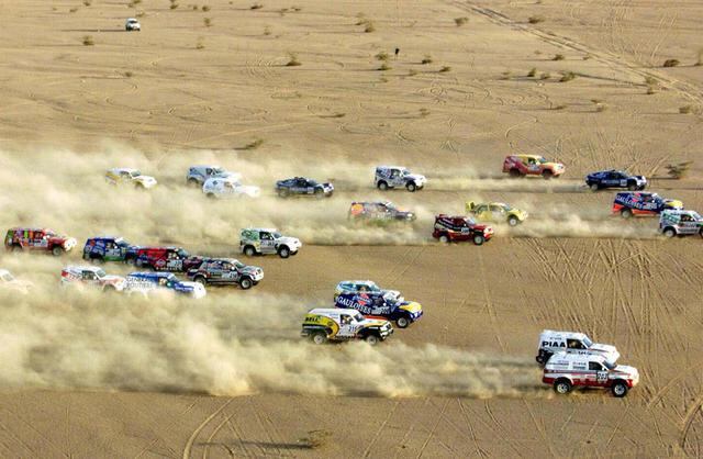FOTO 8 | 15,500 TONELADAS DE DIÓXIDO DE CARBONO. Las dos semanas de competencia del Dakar emiten a la atmósfera 15,500 toneladas de dióxido de carbono, según los organizadores, quienes intentan compensar esa huella en el medioambiente con donaciones para proteger 100,000 hectáreas de Amazonía peruana, proyecto de la ONG irlandesa Greenoxx.