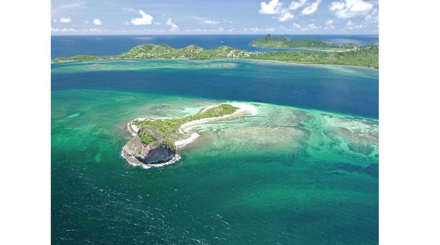 Isla Blanca. Se ubica a 17 millas del norte de Granada y se vende por US$ 5.5 millones. La profundidad del mar en la zona permite que los yates lleguen muy cerca de la orilla. (Foto: businessinsider)