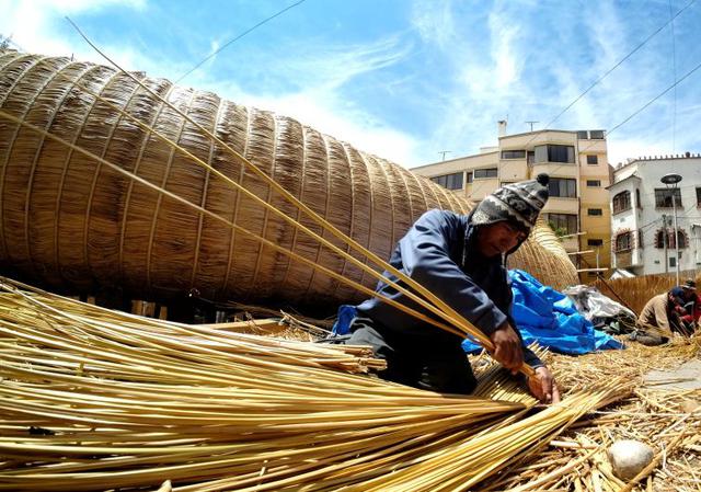 El barco ha sido bautizado como el "Viracocha III", en alusión a un dios indígena creador. Es el tercer barco que desarrolla el expedicionario Buck. El I navegó en el 2000 desde el puerto de Arica hasta la Isla de Pascua y el II fue el primer in