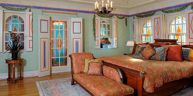 FOTO 12 | Fue así como el magnate de telecomunicaciones, Peter Loftin, compró la mansión por 19 millones de dólares y la convirtió en un club de lujo solo para socios. Pero esta idea no tuvo buen resultado y posteriormente intentó rentabilizarla ofreciendo tours por la casa. Finalmente intentó establecer un hotel de lujo, pero el proyecto fracasó. (Créditos: The Villa Casuarina)