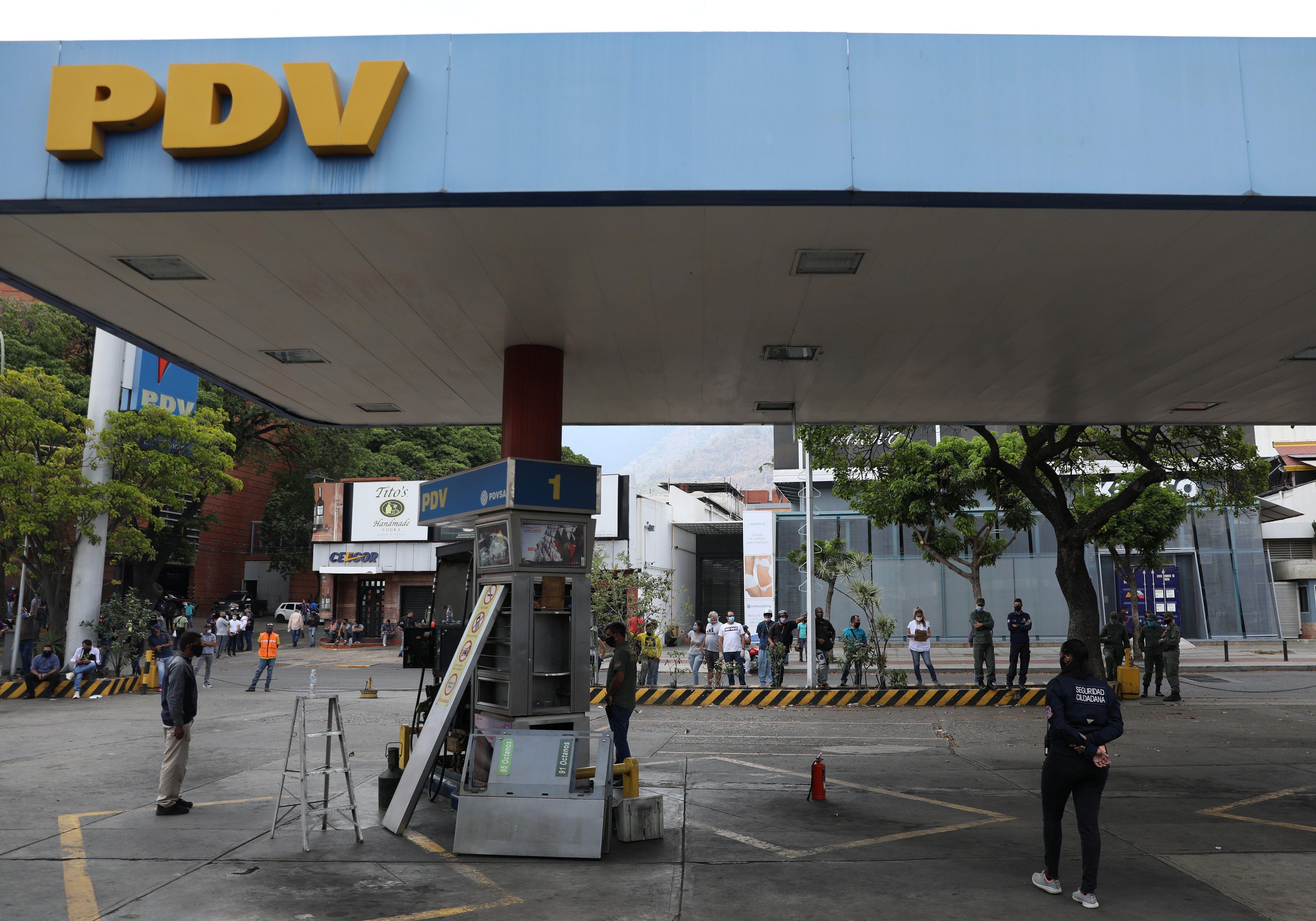 Los precios de la gasolina varían ampliamente en todo el país y en algunas áreas los venezolanos han reportado pagar hasta US$ 4 por litro. (Foto: Reuters).