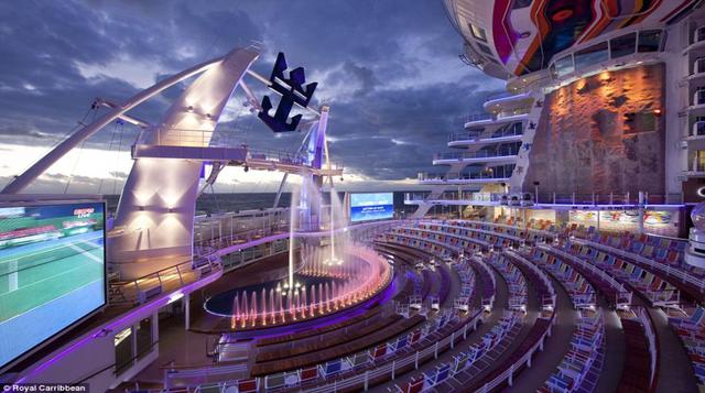 El barco además cuenta con un teatro de última generación con premiadas producciones al estilo Broadway y actos aéreos. (Foto Royal Caribbean)