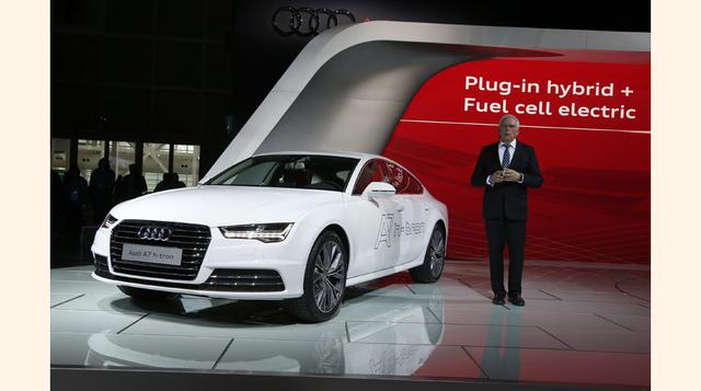 Ulrich Hackenberg, miembro del Consejo para el Desarrollo Técnico de Audi, presenta el Audi A7 Sportback h-tron Quattro. (Foto: Reuters)