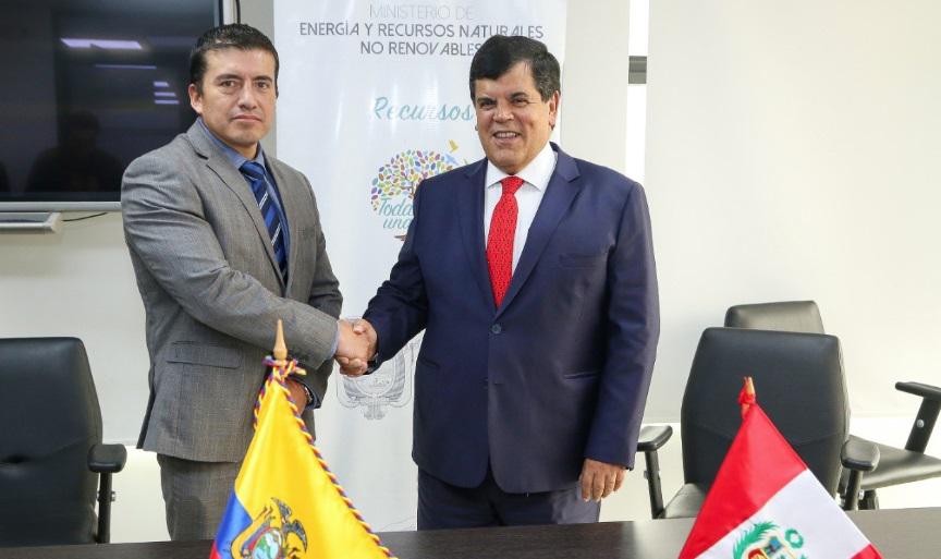 El Gerente General de Petroamazonas de Ecuador, Lenin Pozo, junto al presidente del directorio de Petroperú, Carlos Paredes.