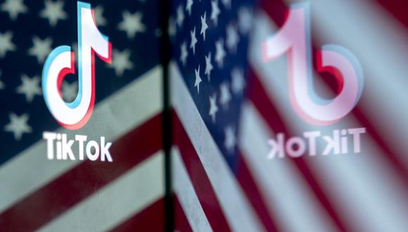 Esta ilustración fotográfica muestra el logotipo de TikTok reflejado en una imagen de la bandera de Estados Unidos en Washington, DC, el 16 de marzo de 2023. (Foto de Stefani Reynolds / AFP).