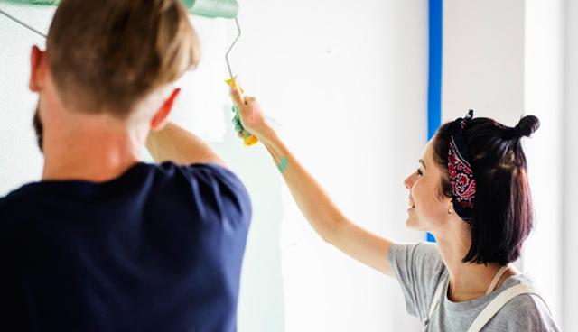 FOTO 7 | 7. Renovar la casa: con el nuevo año llegan los deseos de renovar el ambiente, pintar, redecorar y crear una atmosfera que nos permita sentirnos con energía para recorrer todo lo que el 2019 nos trae. No es necesario invertir grandes cantidades de dinero en esto, simplemente con pequeños cambios en la decoración, o con renovar el orden de los muebles en el hogar podemos darle un nuevo toque a nuestro entorno. (Foto: Frepik)