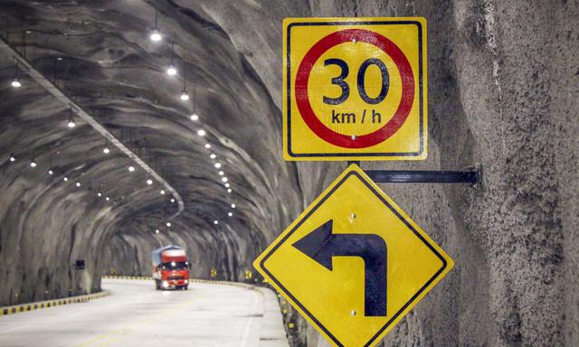 FOTO 1 | Atravesar sobre ruedas los más de 1000 metros del nuevo, curvo y moderno túnel Yanango, en la quebrada del mismo nombre, en la región Junín, solo toma 2 minutos.  (Foto: MTC)