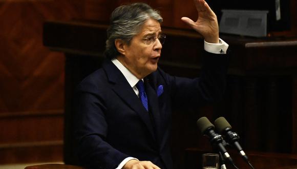 El presidente de Ecuador, Guillermo Lasso, habla durante su juicio político en la sede de la Asamblea Nacional en Quito el 16 de mayo de 2023. (Foto de Rodrigo Buendia / AFP)