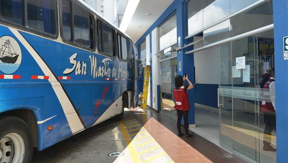 Fiscalizadores del Indecopi visitaron ayer el local de la empresa de transportes San Martín de Porres. (Foto: Difusión)