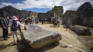 Guías turistas buscan sobrevivir con otras labores: realizan trabajos de bodegueros