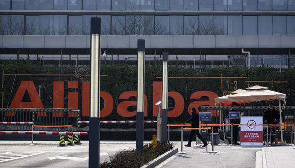 El navegador de Alibaba fue una de las empresas chinas y extranjeras criticadas por varias razones en el popular programa de dos horas “315”, que se emite en horario estelar en la Televisión Central de China en la noche del lunes. (Photo by NOEL CELIS / AFP)