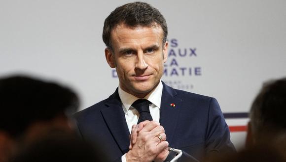 El presidente francés Emmanuel Macron reacciona durante la Mesa Redonda Nacional sobre Diplomacia en el Ministerio de Relaciones Exteriores en París el 16 de marzo de 2023. (Foto de Michel Euler / POOL / AFP)