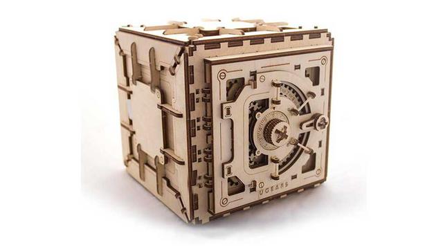 Ugears (Objetos de madera)