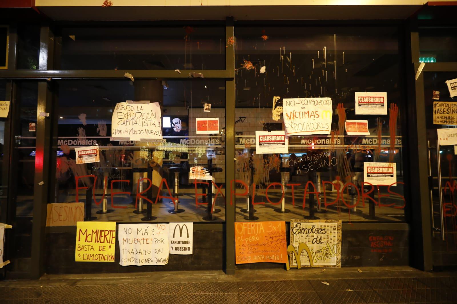 Las primeras investigaciones sobre la tragedia señalaron que una máquina surtidora de gaseosas multiplex presentaba “una fuga de corriente eléctrica”, lo cual habría ocasionado la muerte de ambos jóvenes.   (Foto: Piko Tamashiro/GEC)