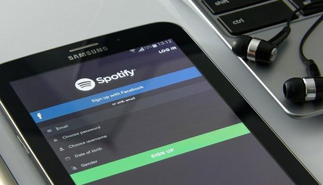 3. Suscripciones a servicios de streaming

El 2019 será un año lleno de estrenos que nadie querrá perderse, como la temporada final de Game of Thrones. Así que un gran regalo para estas fechas puede ser una suscripción anual a HBO, Hulu, Amazon Prime, Netflix o Spotify. Créeme, es un regalo que será extremadamente útil y muy apreciado.