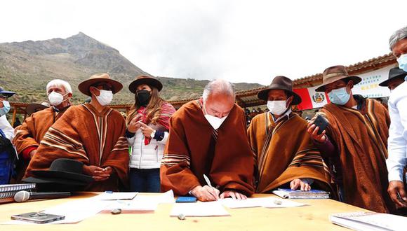 Participantes firmaron un acta de compromiso, en donde Antamina se compromete a realizar los trámites para que se archiven las denuncias contra los dirigentes de Aquia y Puerto de Huarmey. (Foto: Minem)