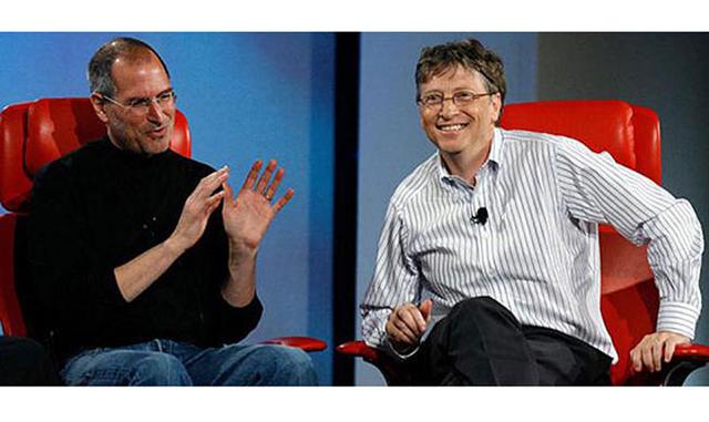 Un momento histórico de Apple fue cuando, durante la era Jobs, él y Bill Gates se subieron juntos a un escenario para una entrevista en D5. Ambos se felicitaron mutuamente. Parecía que la “guerra” entre Apple y Microsoft había terminado.