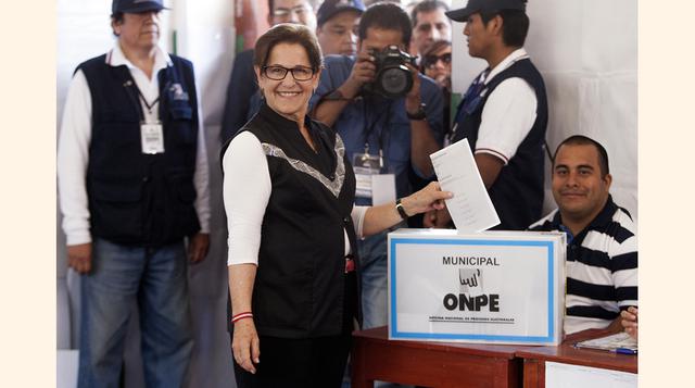 Susana Villarán, de Diálogo Vecinal, quedó en tercer lugar con 12.3%. Tras conocer los resultados iniciales ofreció su apoyo a Castañeda. (Foto: USI)