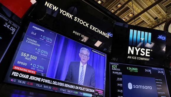 El presidente de la Reserva Federal, Jerome Powell, en una pantalla en la Bolsa de Nueva York en diciembre de 2021. REUTERS/Andrew Kelly